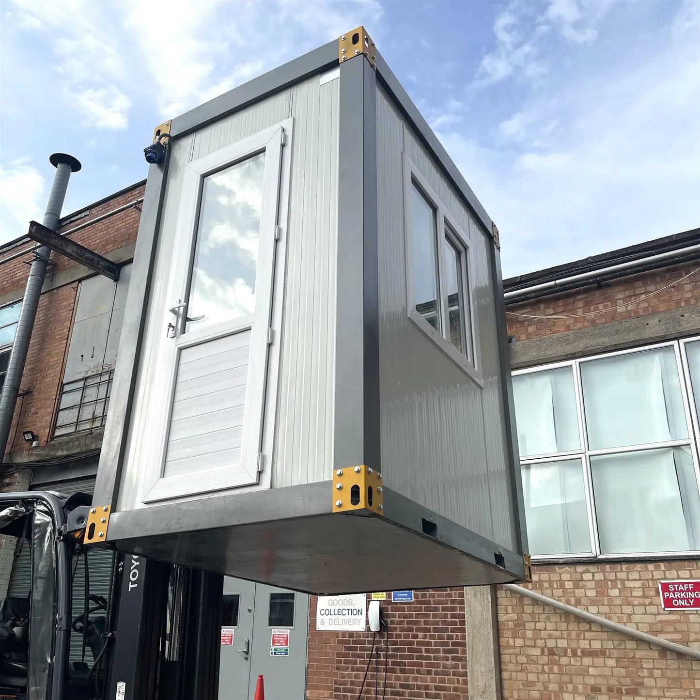 Portable Kiosk Cabin Booth Security Ticket Hut Modular Gate House 150x210 cm