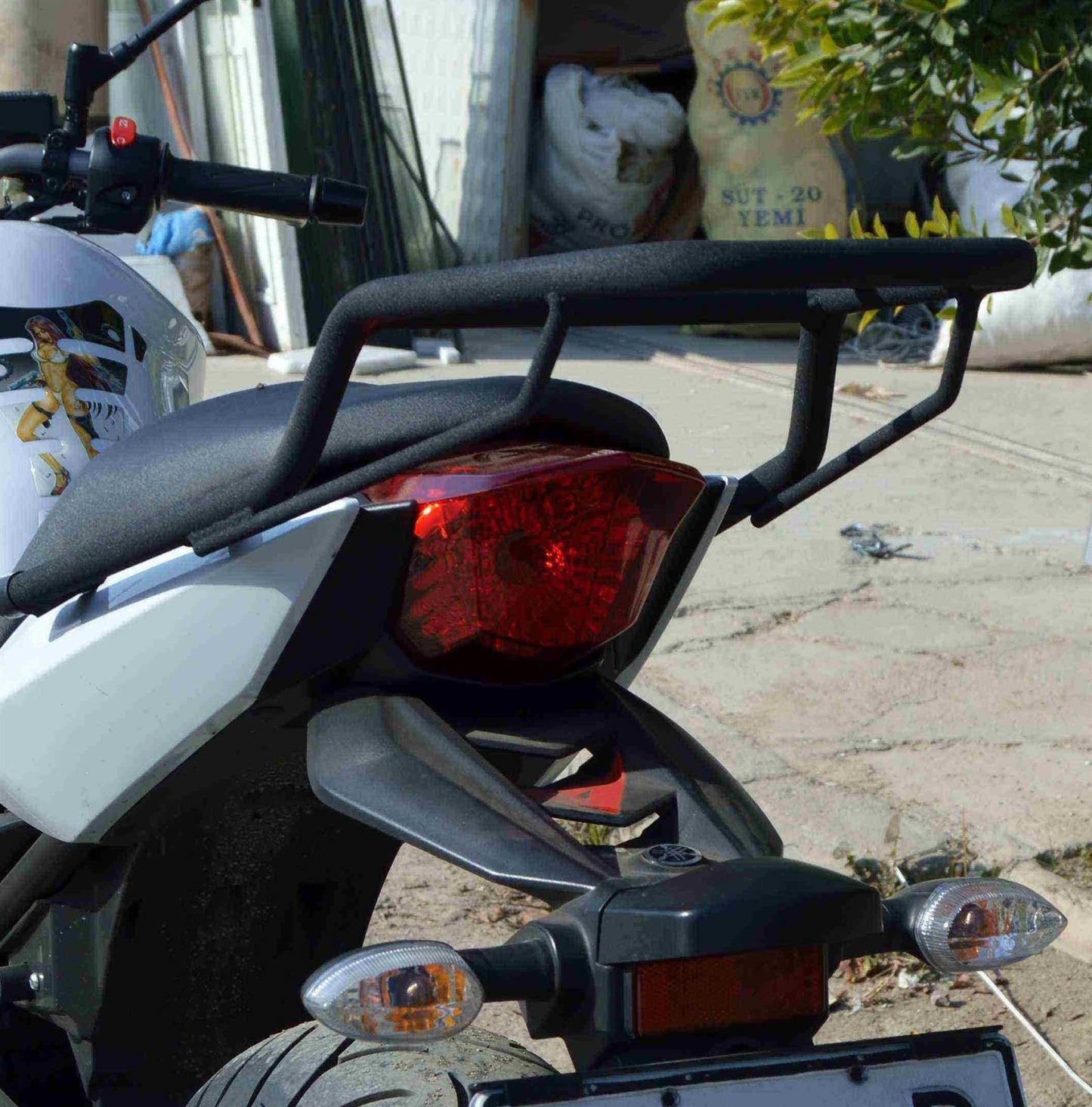 Yamaha XJ6 Diversion rear rack luggage carrier