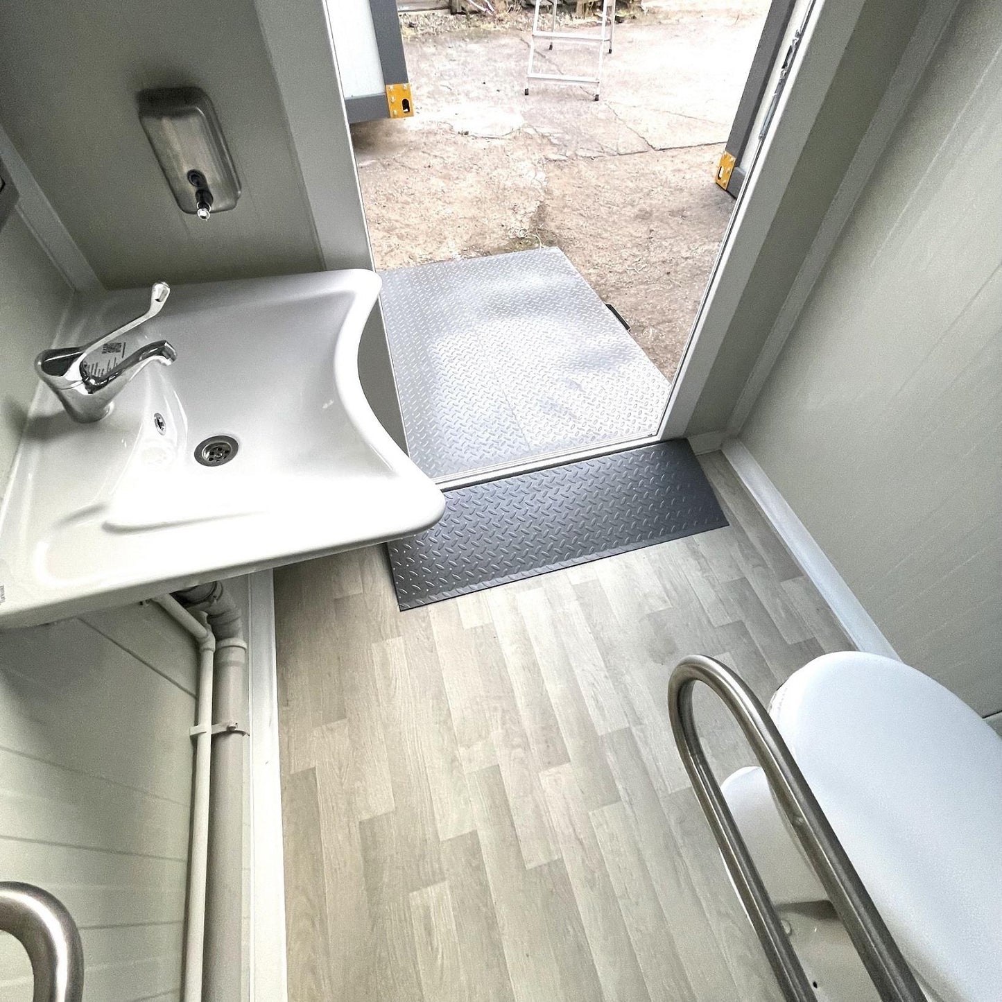 Disabled Portable Toilet Block Prefabricated WC Unit With Access Ramp