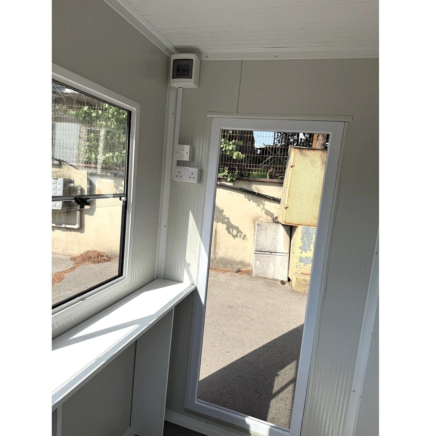 Modular Kiosk Ticket Booth Security Hut Portable Cabin 150x150 cm