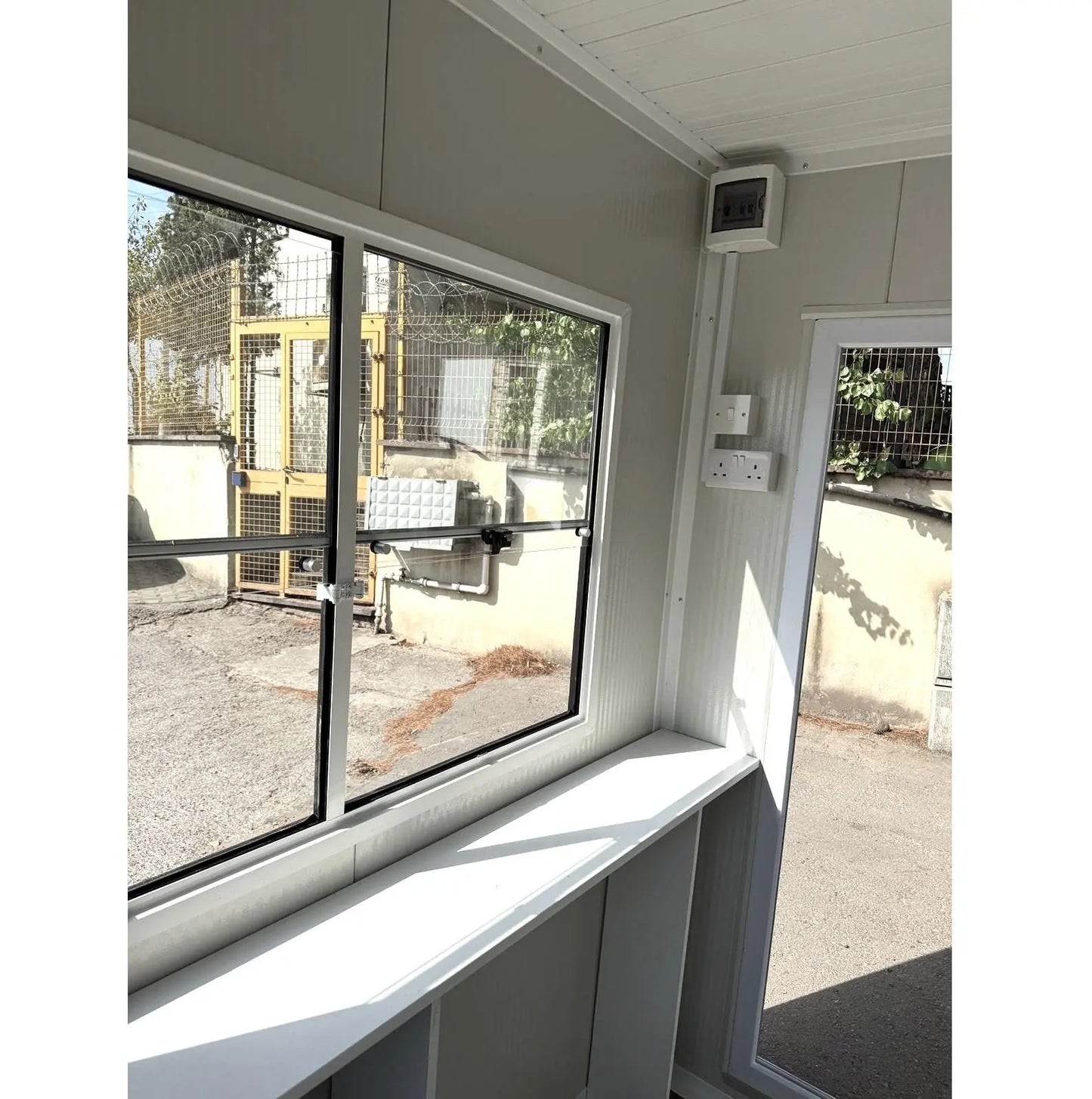 Security Hut Modular Kiosk Ticket Booth Portable Cabin 130x210 cm