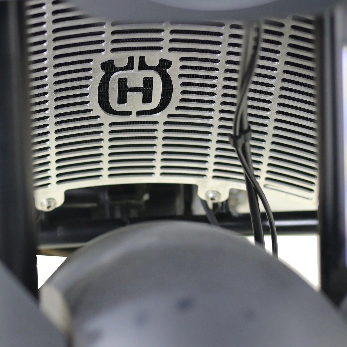 Husqvarna Svartpilen 701 radiator guard BLACK aluminum 19-21