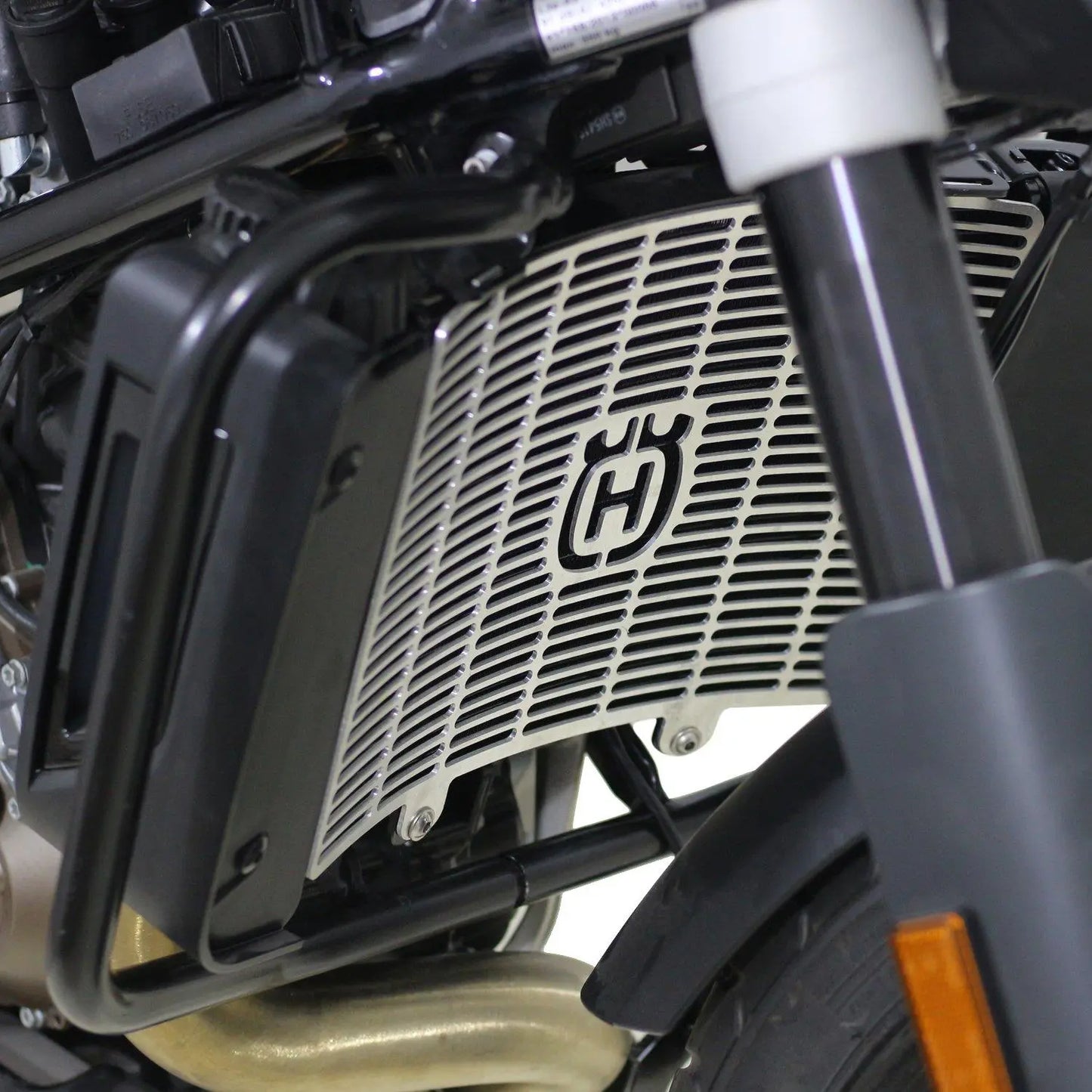 Husqvarna Svartpilen 701 radiator guard BLACK aluminum 19-21