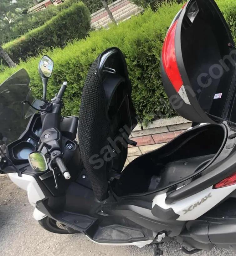 Yamaha X-MAX seat cover with breathable anti-slip mesh